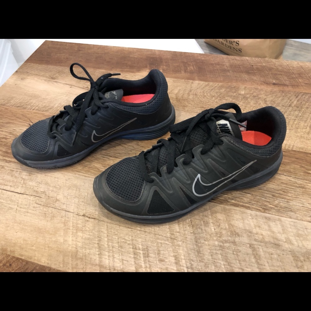 Nike women’s shoe. Size 6